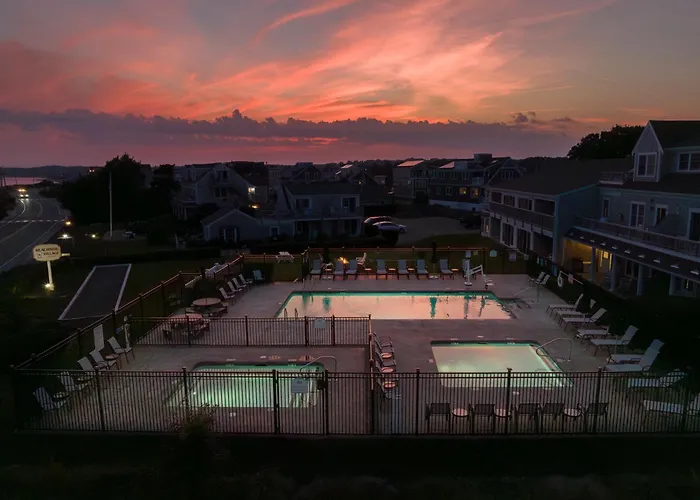 Hotel with Tennis: Beachside Village Resort